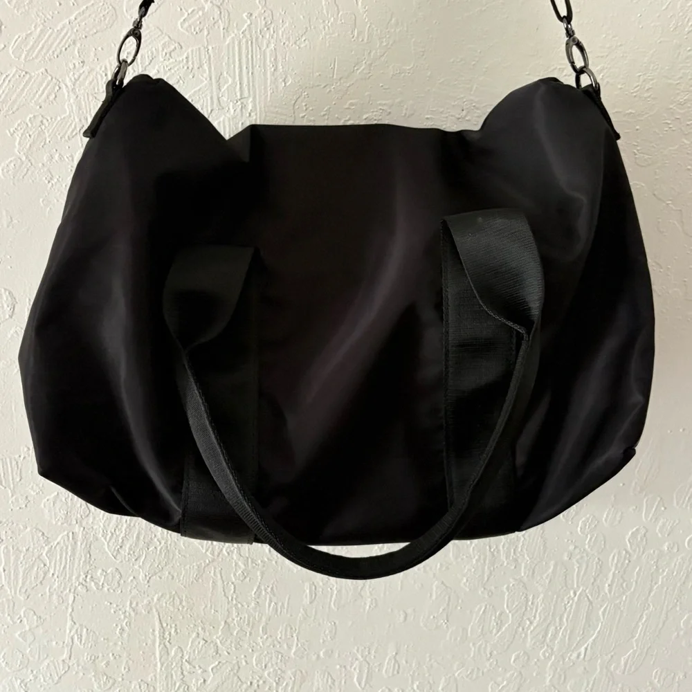 Fabletics Grip 5 Pocket Tote Bag Zip Shoulder Strap Fold Over Snap Closure Black
